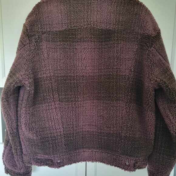 Levi's Men's Cozy Vintage Relaxed Fit Sherpa Jacket in a purple and brow size M - Picture 3 of 5